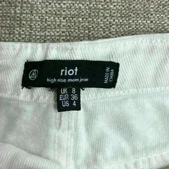 Misguided White Riot Hem Mom Denim Shorts - Picture 5 of 5